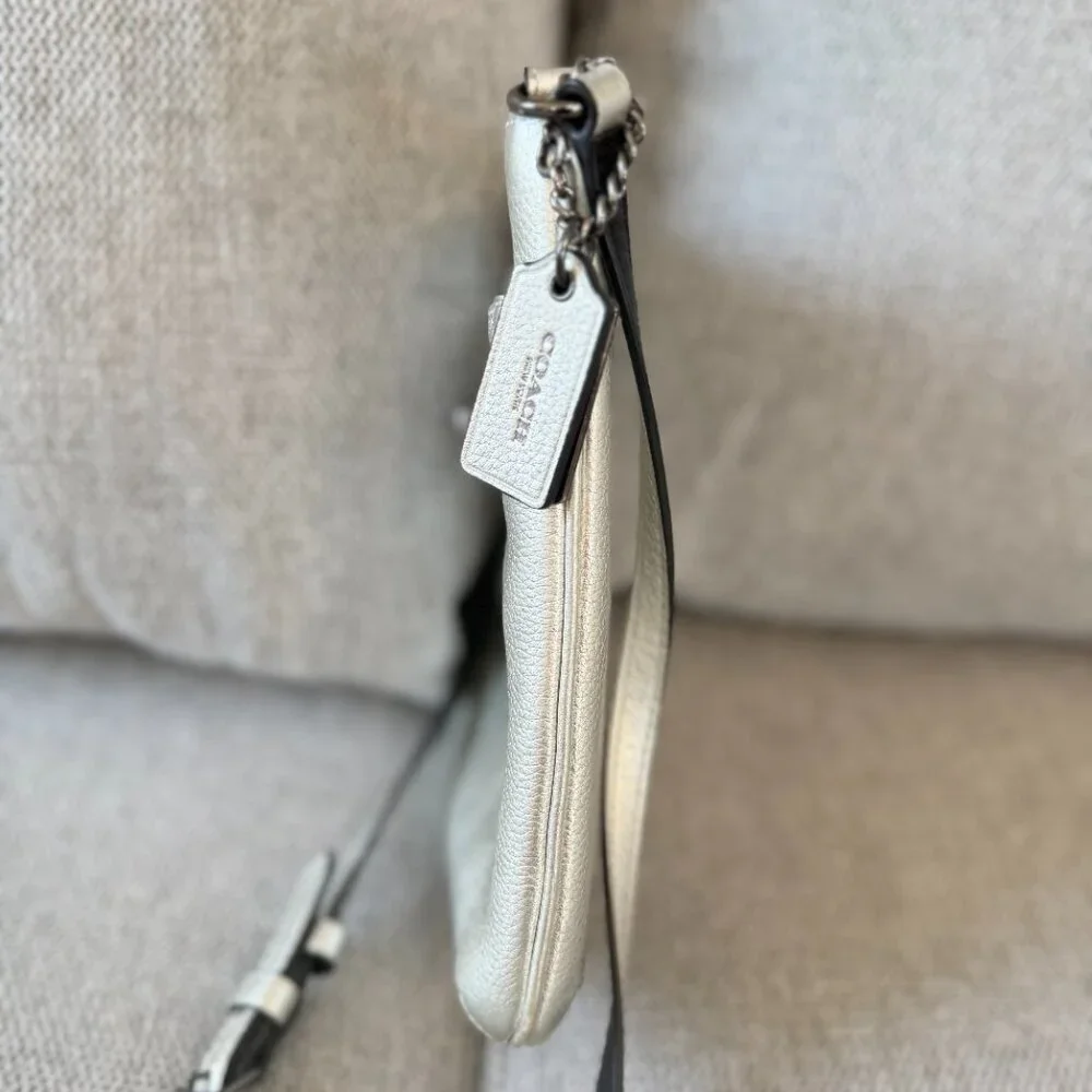 πβ¨ Coach Metallic Silver Pebbled Leather Crossbody Bag β¨π - Picture 4 of 10